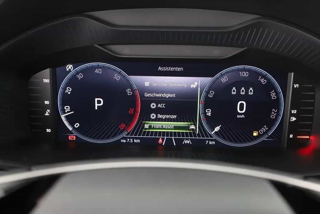 Skoda Karoq 1.5 TSI DSG LED ACC Navi Kamera AHK 02/2026-photo-16