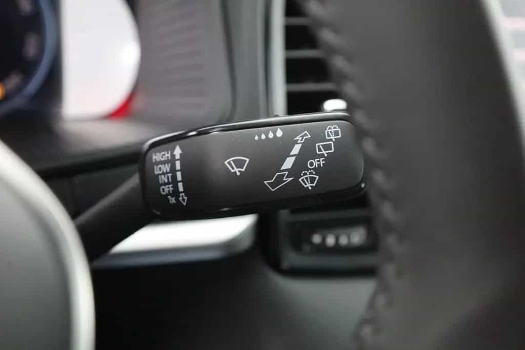 Skoda Karoq 1.5 TSI DSG LED ACC Navi Kamera AHK 02/2026-photo-18