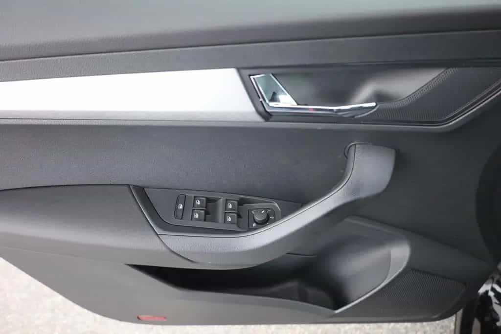 Skoda Karoq 1.5 TSI DSG LED ACC Navi Kamera AHK 02/2026-photo-20