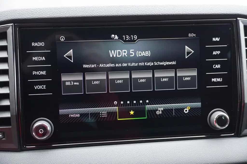 Skoda Karoq 1.5 TSI DSG LED ACC Navi Kamera AHK 02/2026-photo-40
