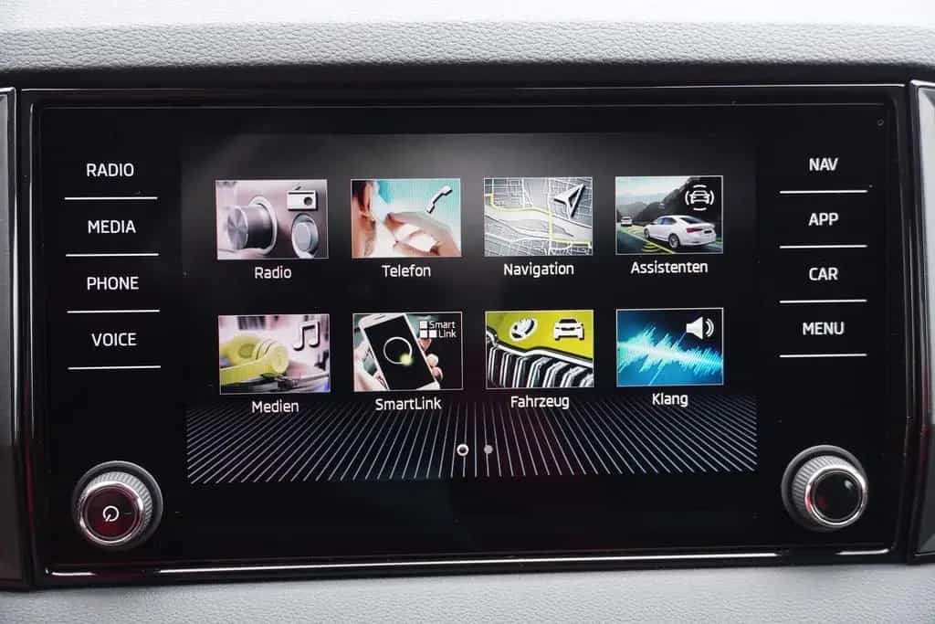 Skoda Karoq 1.5 TSI DSG LED ACC Navi Kamera AHK 02/2026-photo-41