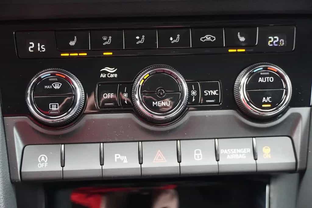 Skoda Karoq 1.5 TSI DSG LED ACC Navi Kamera AHK 02/2026-photo-43