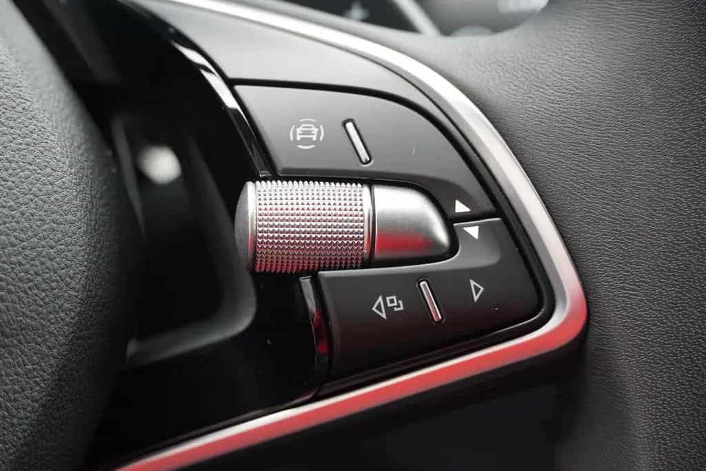 Skoda Karoq 1.5 TSI DSG LED ACC Navi Kamera AHK 02/2026-photo-47