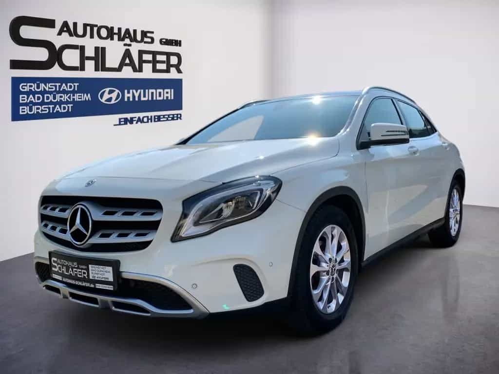 Mercedes-Benz GLA-Class 180 Urban Automatik Navi Pan. Dach 07/2017-photo-0