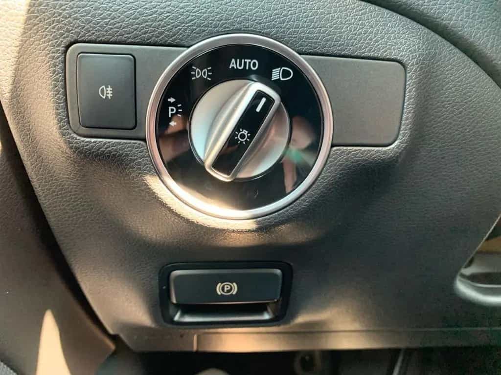 Mercedes-Benz GLA-Class 180 Urban Automatik Navi Pan. Dach 07/2017-photo-12