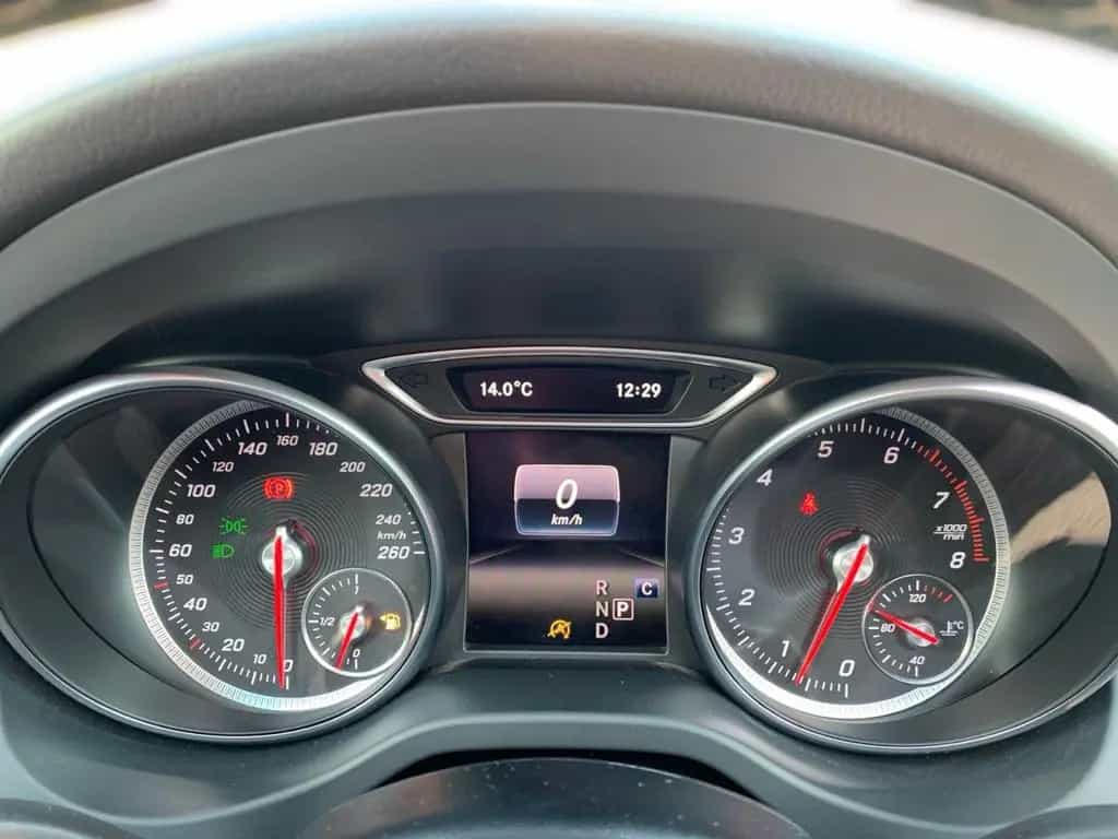 Mercedes-Benz GLA-Class 180 Urban Automatik Navi Pan. Dach 07/2017-photo-21