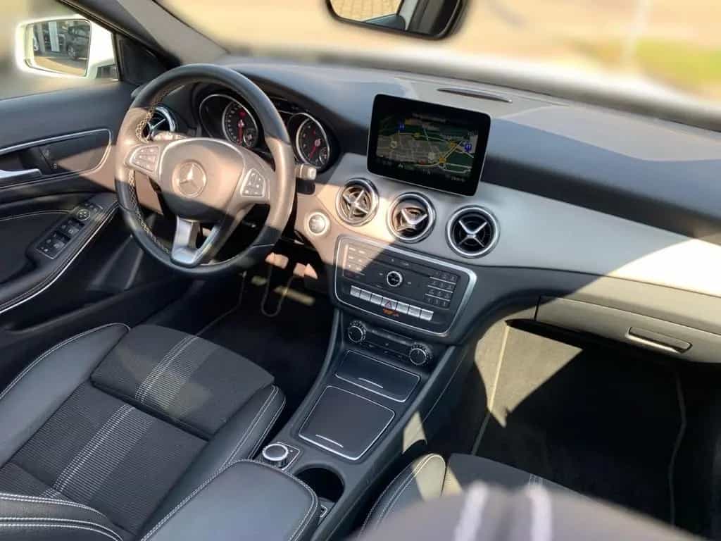 Mercedes-Benz GLA-Class 180 Urban Automatik Navi Pan. Dach 07/2017-photo-25
