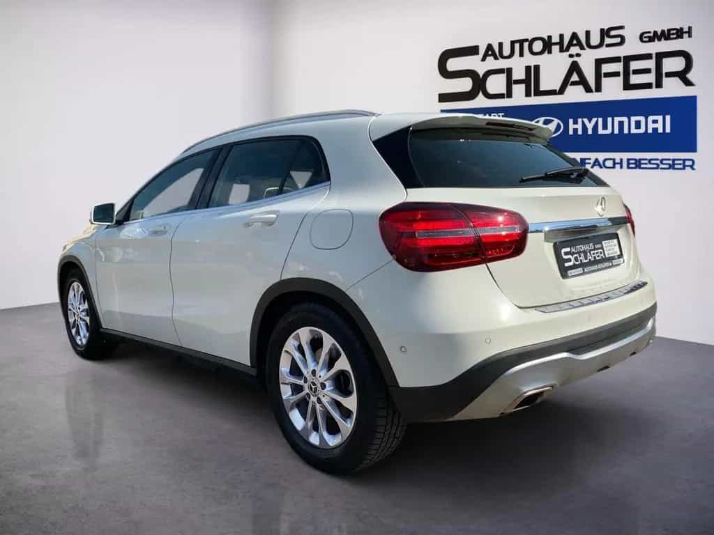 Mercedes-Benz GLA-Class 180 Urban Automatik Navi Pan. Dach 07/2017-photo-5