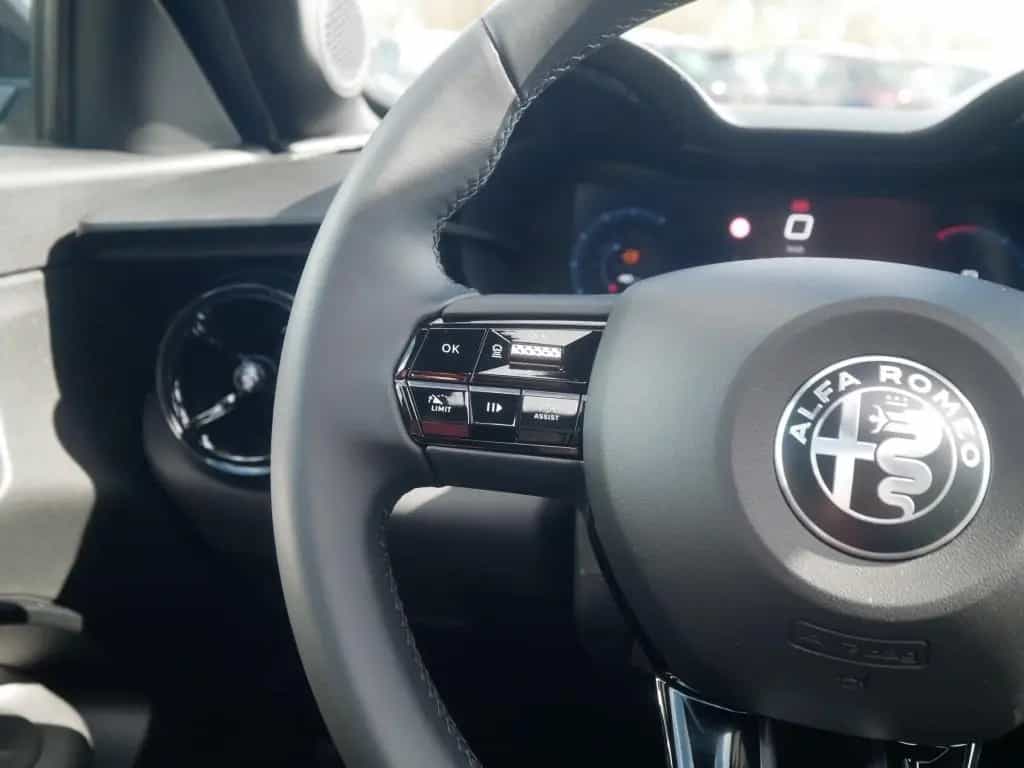 Alfa Romeo Junior IBRIDA Q4 TI 1.2 VGT 145PS DCT6 SCHIEBEDA 05/2026-photo-20