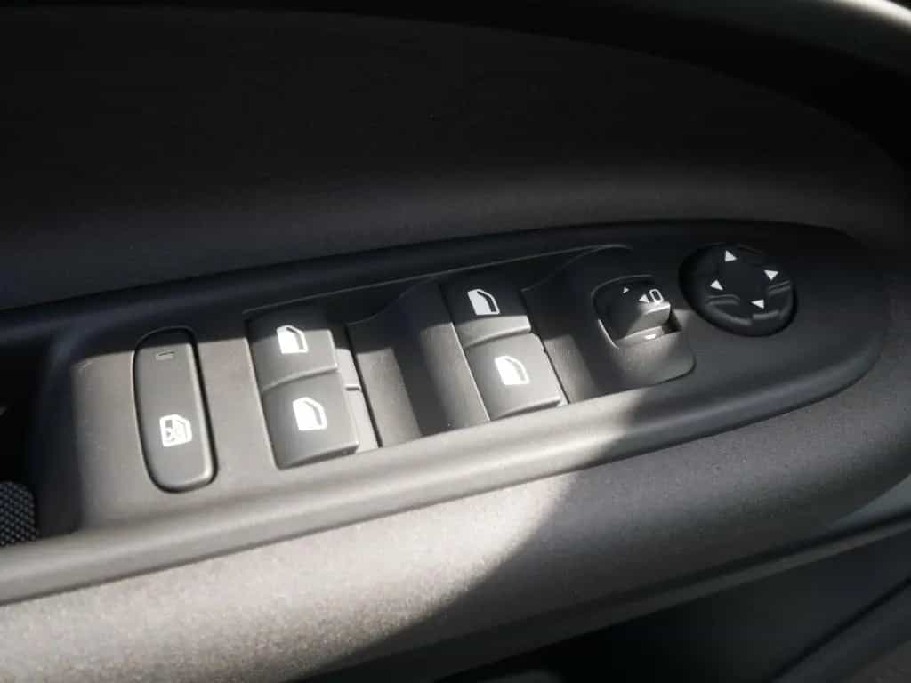 Alfa Romeo Junior IBRIDA Q4 TI 1.2 VGT 145PS DCT6 SCHIEBEDA 05/2026-photo-23