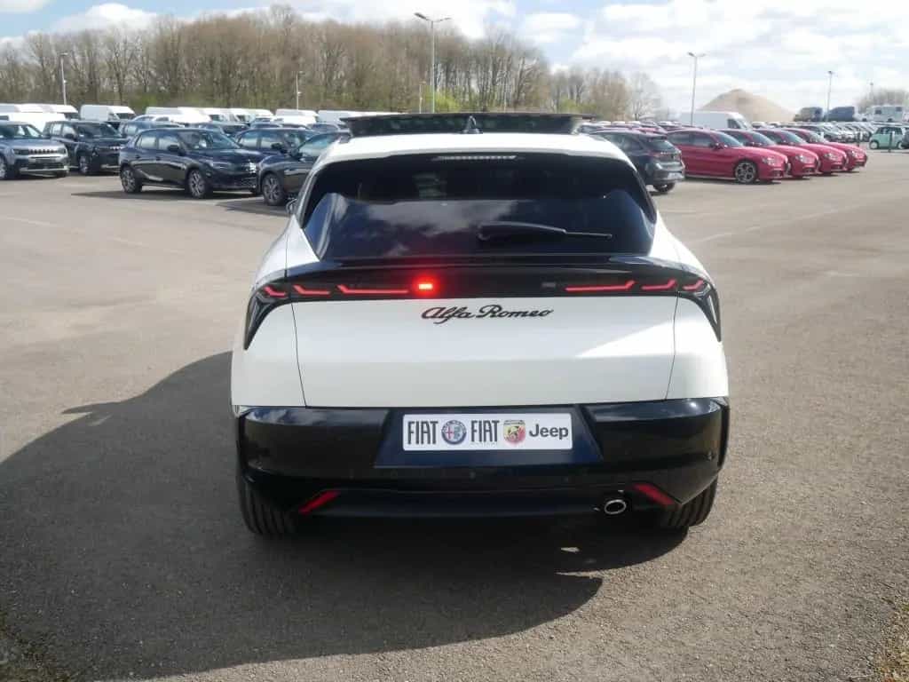 Alfa Romeo Junior IBRIDA Q4 TI 1.2 VGT 145PS DCT6 SCHIEBEDA 05/2026-photo-3