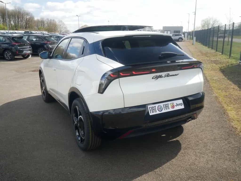 Alfa Romeo Junior IBRIDA Q4 TI 1.2 VGT 145PS DCT6 SCHIEBEDA 05/2026-photo-4