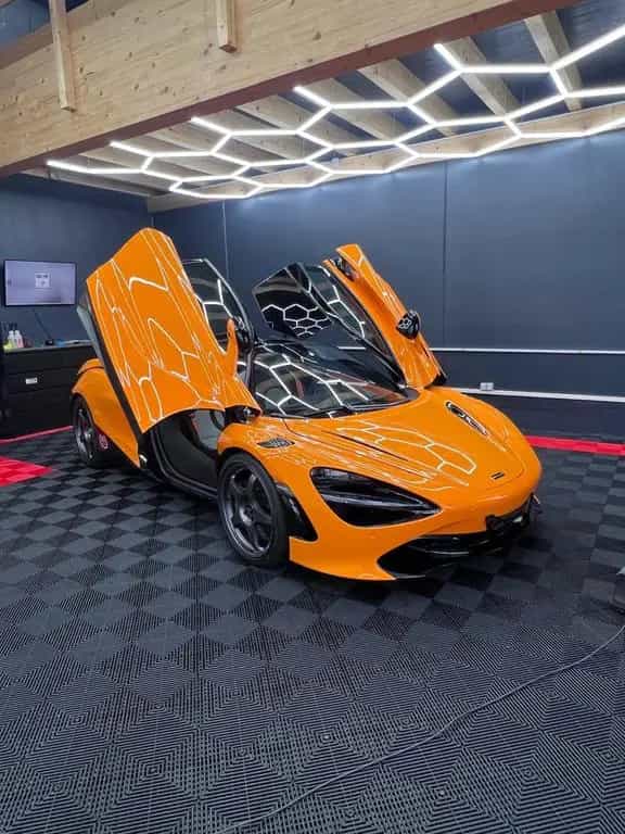 McLaren 720S 10/2020-photo-2