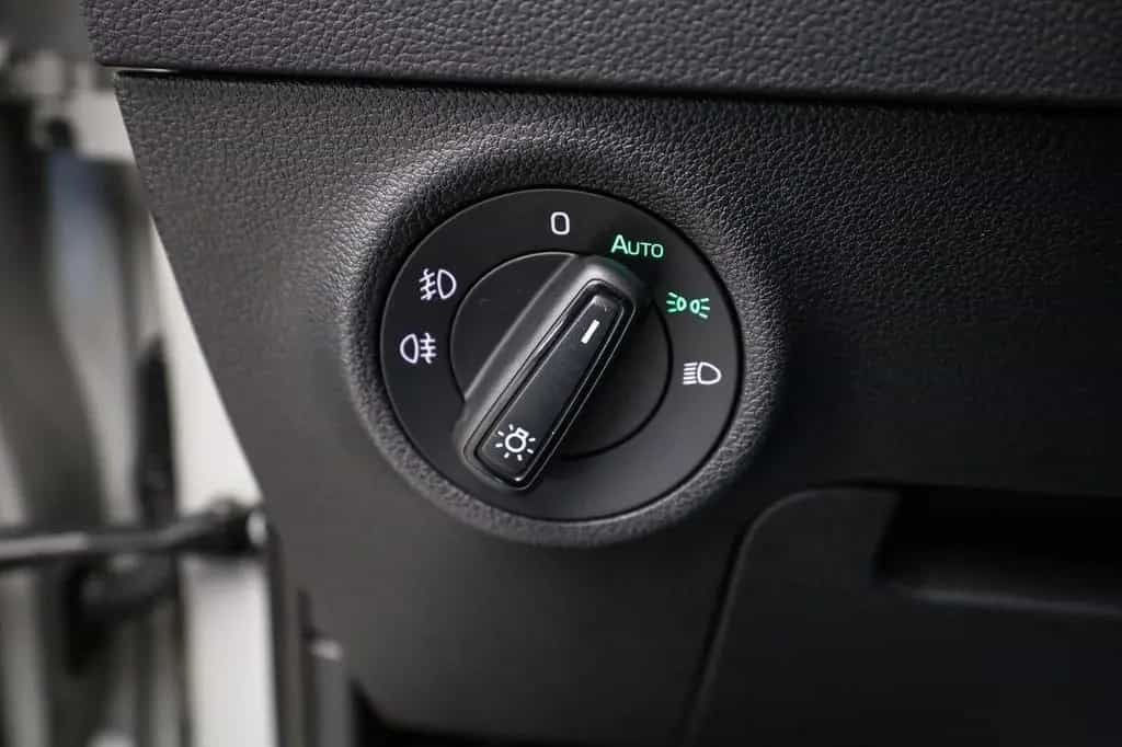 Skoda Karoq 1.5 TSI TOUR*LED*KESSY*AHK*KAMERA*PDC*NAVI 08/2022-photo-17