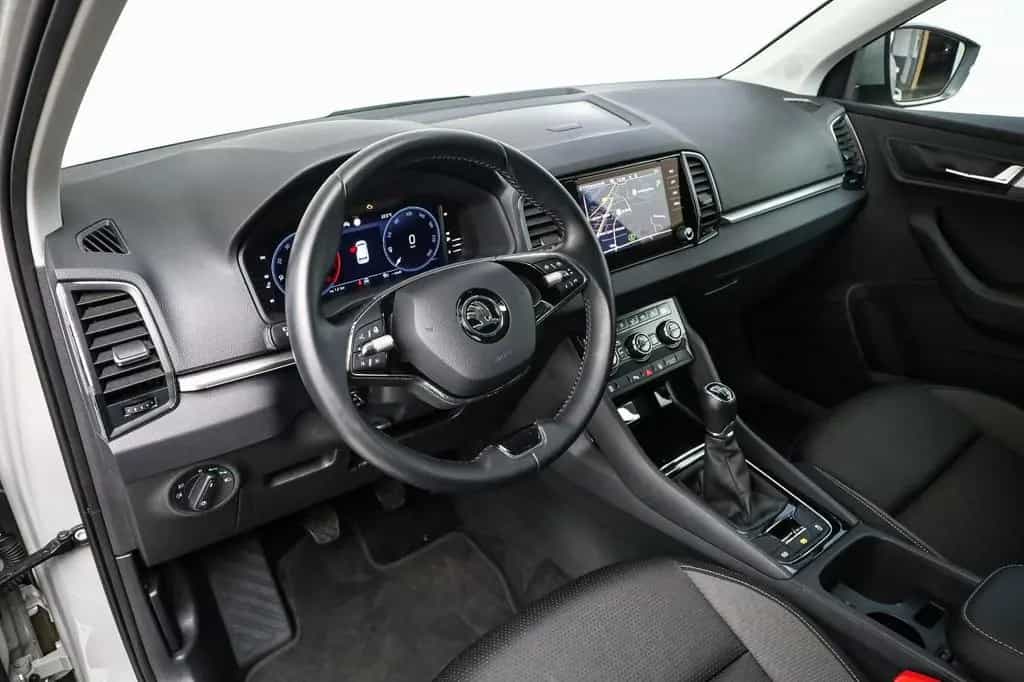 Skoda Karoq 1.5 TSI TOUR*LED*KESSY*AHK*KAMERA*PDC*NAVI 08/2022-photo-9