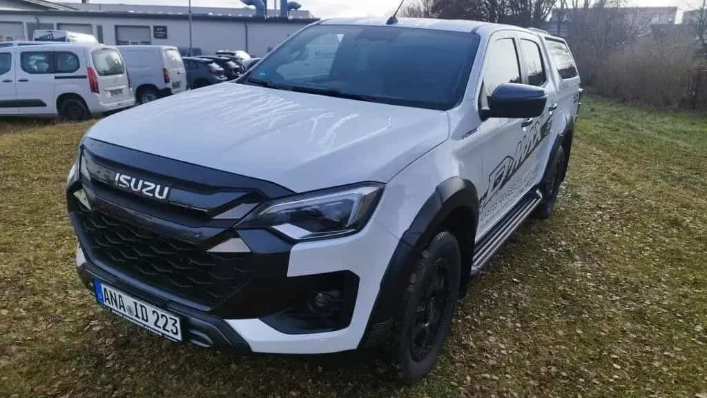 Isuzu D-Max Double Cab 4x4, V-Cross, AHZV, Hard-Top 03/2025-photo-0