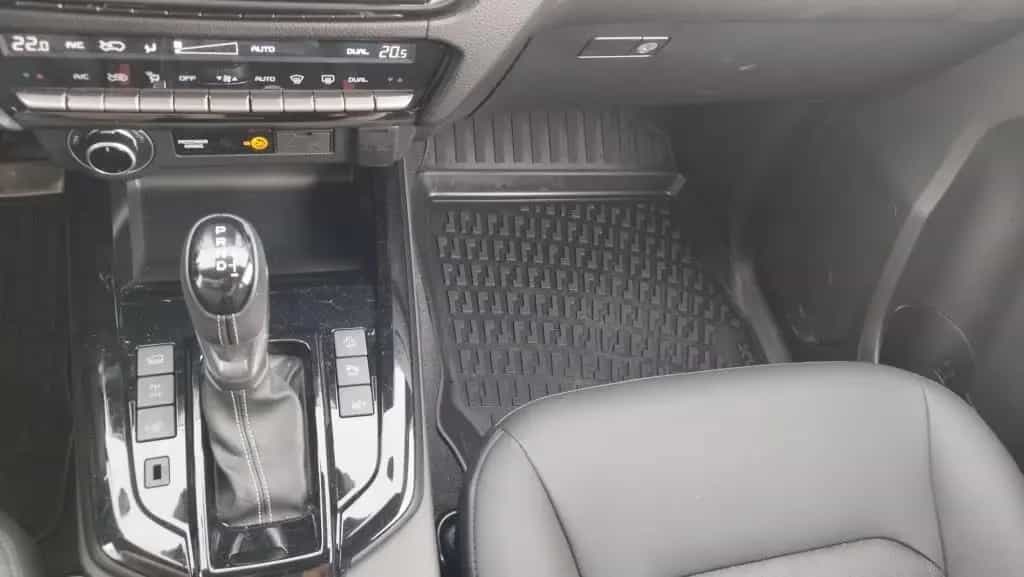 Isuzu D-Max Double Cab 4x4, V-Cross, AHZV, Hard-Top 03/2025-photo-12