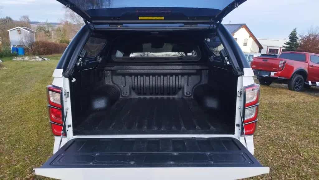 Isuzu D-Max Double Cab 4x4, V-Cross, AHZV, Hard-Top 03/2025-photo-6