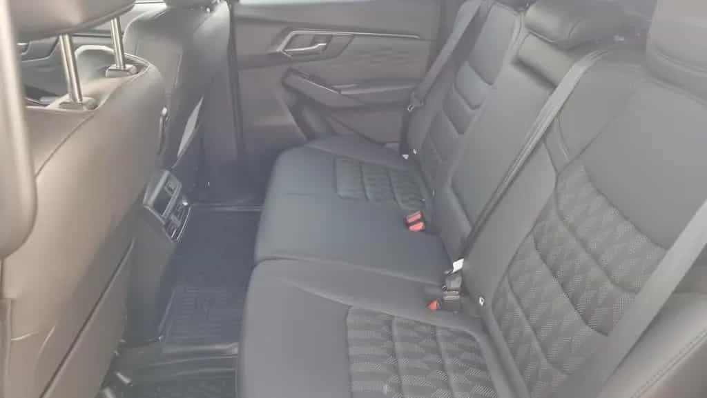 Isuzu D-Max Double Cab 4x4, V-Cross, AHZV, Hard-Top 03/2025-photo-8
