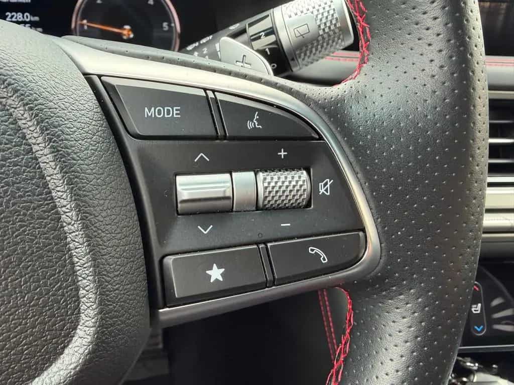 Genesis G70 Shooting Brake 2,2D AT Sport Tech-Komfort Le 11/2024-photo-17