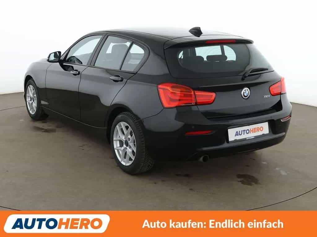 BMW 1 Series 118i Advantage Aut.*NAVI*LED*TEMPO*PDC*SHZ* 01/2018-photo-3