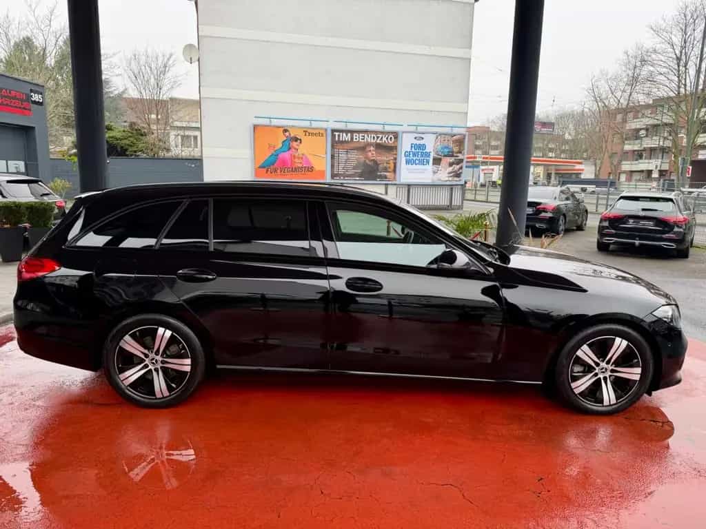 Mercedes-Benz C-Class 220 Avantgarde 4Matic Business Paket 1. Hand 12/2021-photo-2