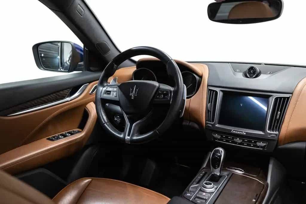 Maserati Levante 3.0 V6 AWD GranLusso Dealer auto 06/2017-photo-3