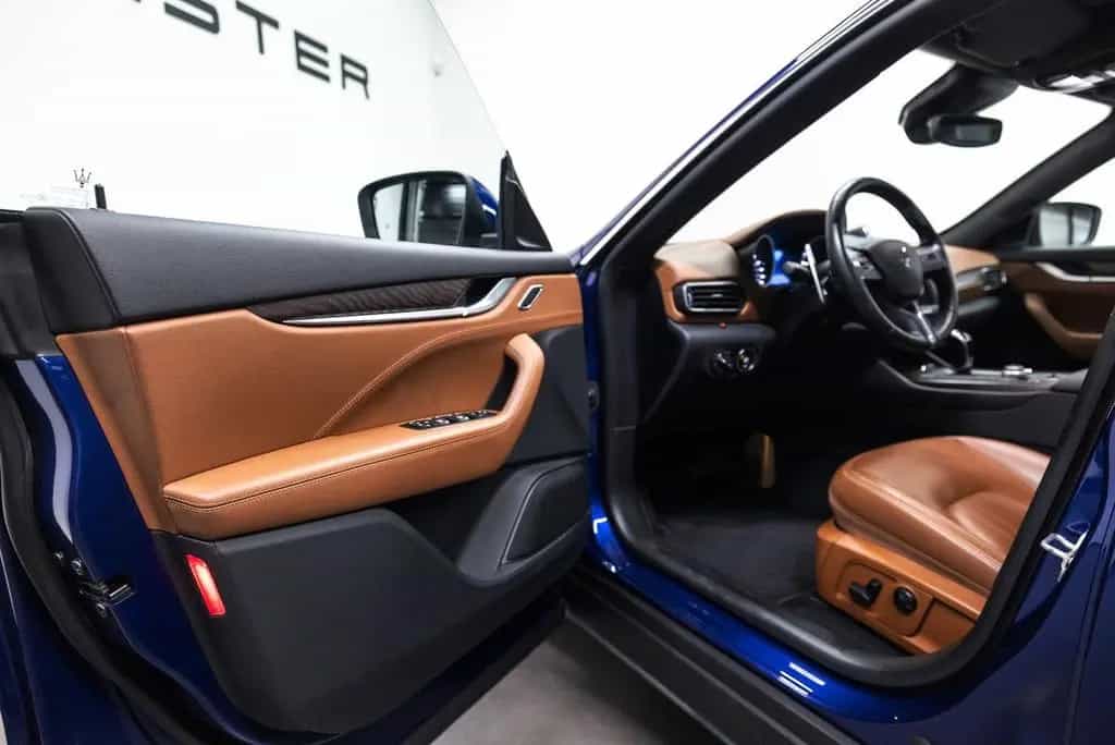 Maserati Levante 3.0 V6 AWD GranLusso Dealer auto 06/2017-photo-37