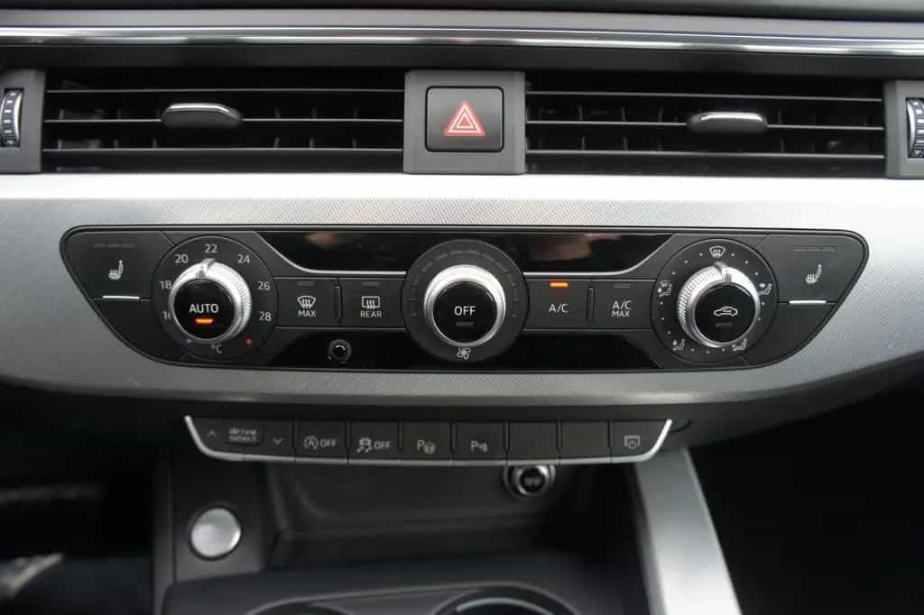 Audi A4 Avant 2.0 TFSI S-tronic *S-LINE*LED*360°*AHK* 04/2017-photo-16