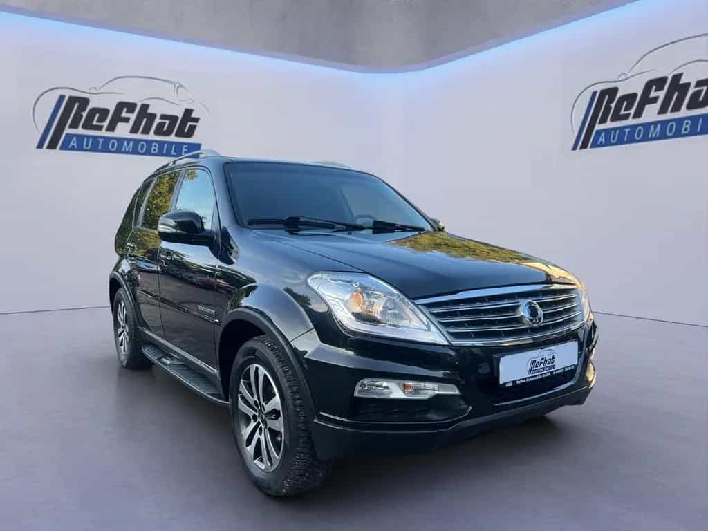 Ssangyong Rexton Rexton W Sapphire 4WD*7-Sitzer*SHZ*PDC* 03/2015-photo-3