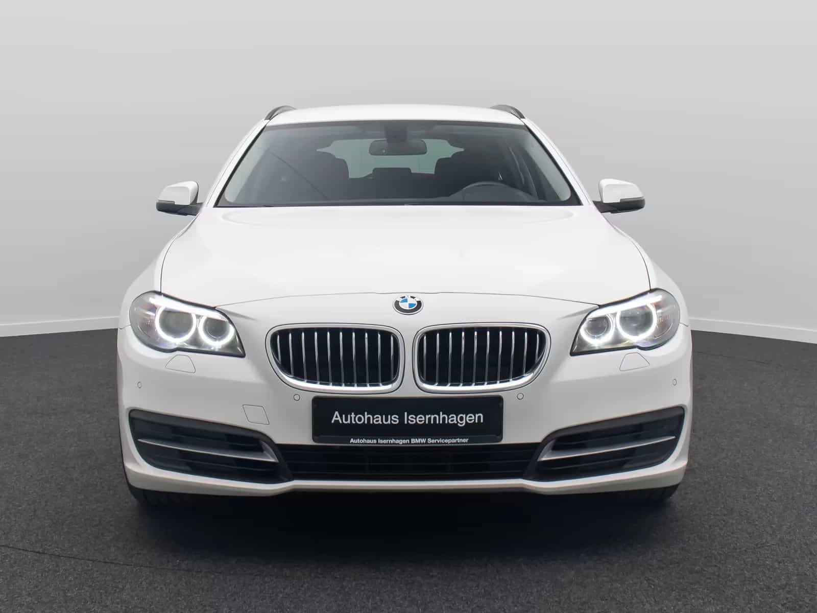 BMW 5 Series 06/2016-photo-1