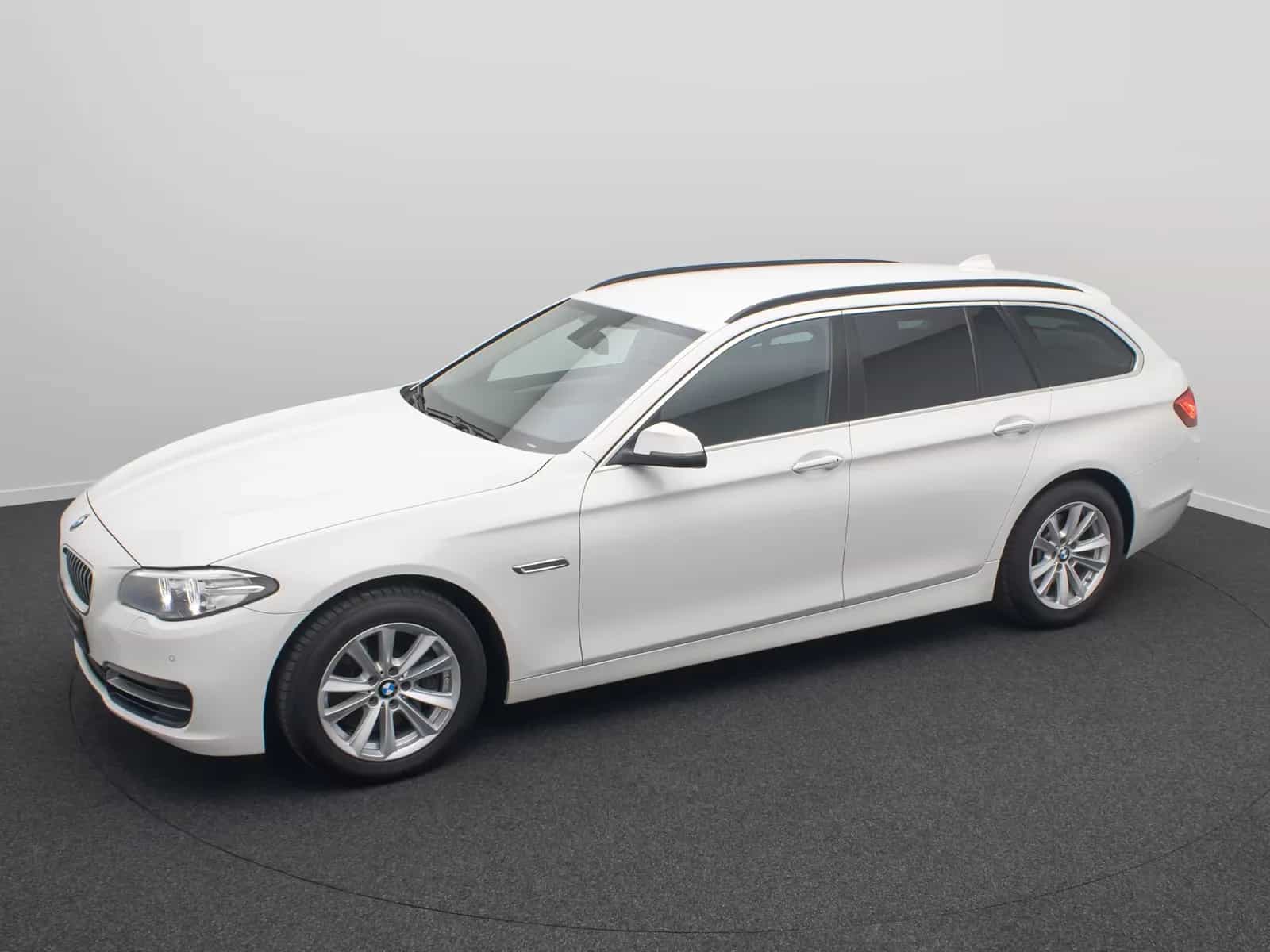 BMW 5 Series 06/2016-photo-11