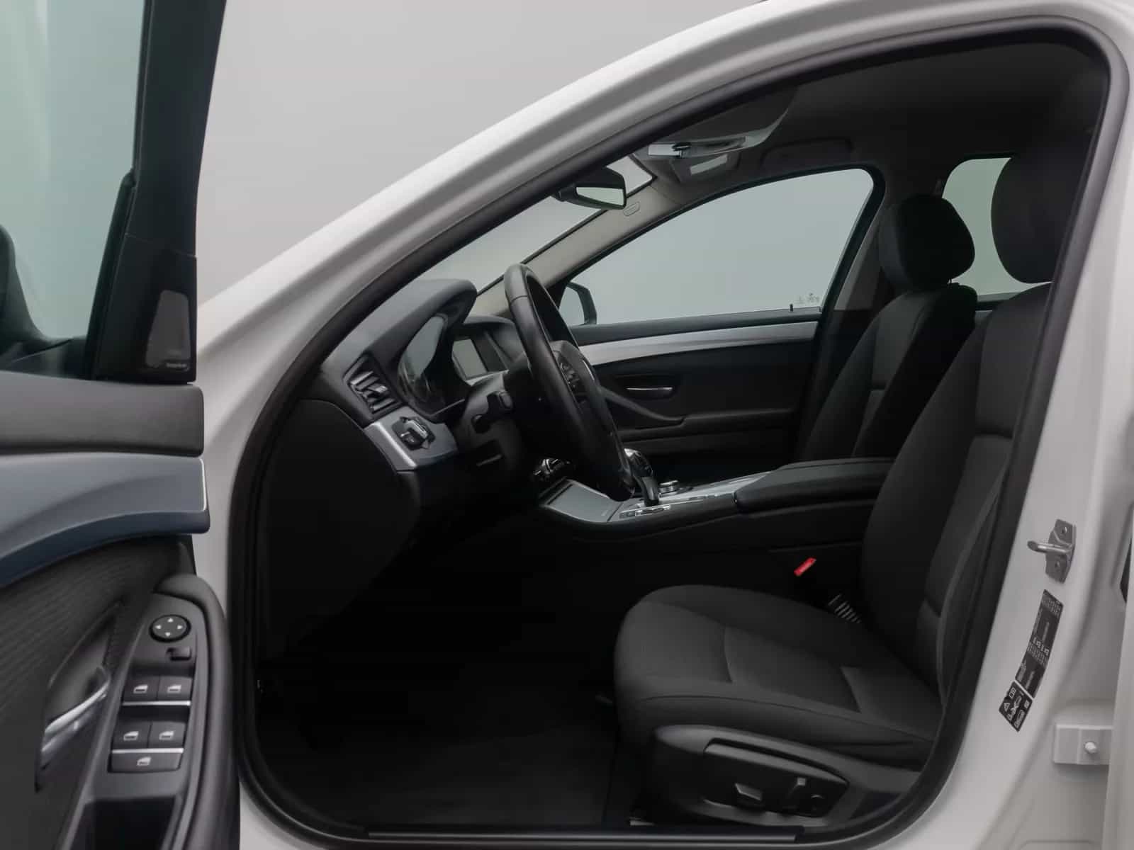 BMW 5 Series 06/2016-photo-19