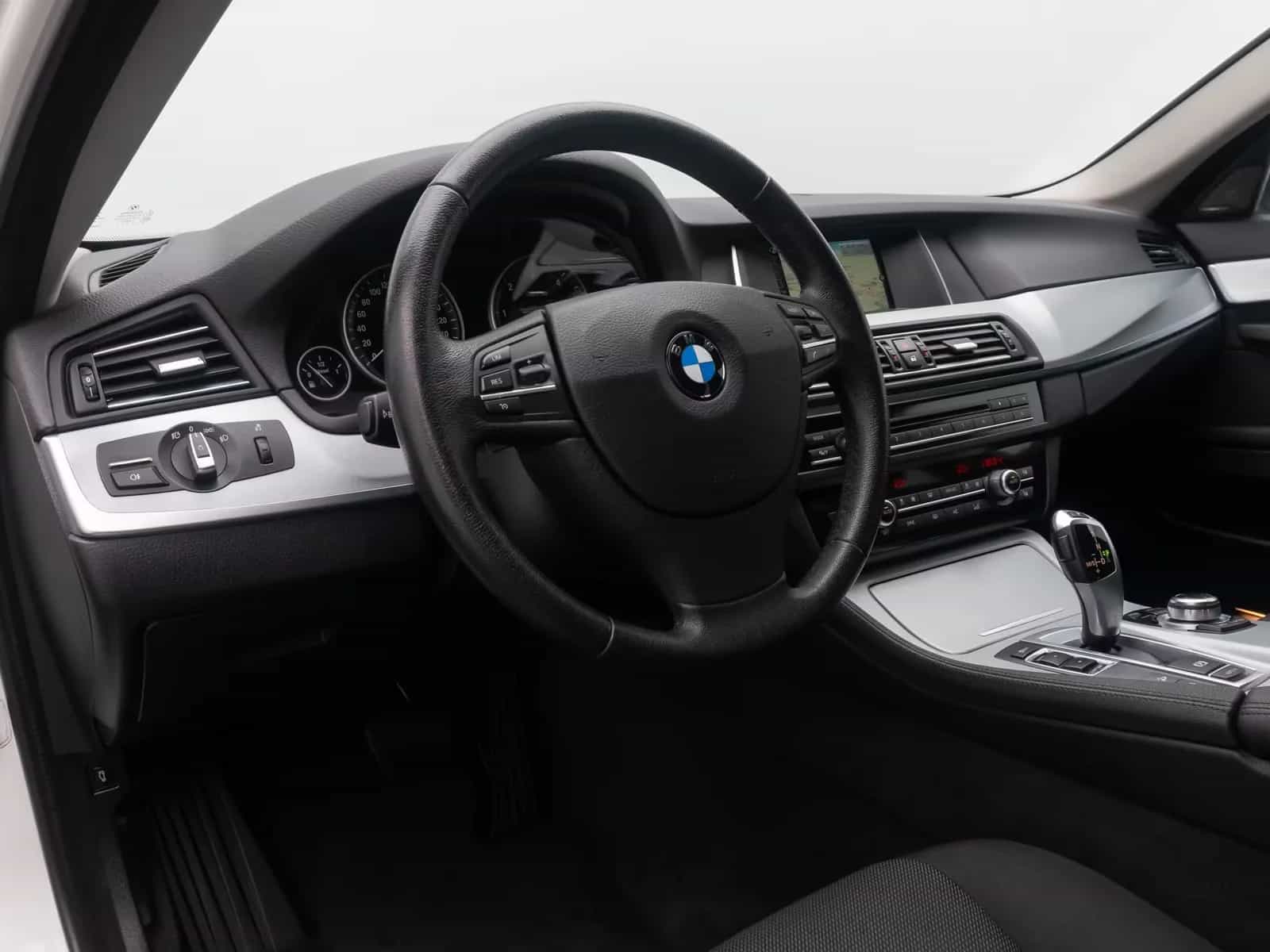 BMW 5 Series 06/2016-photo-20