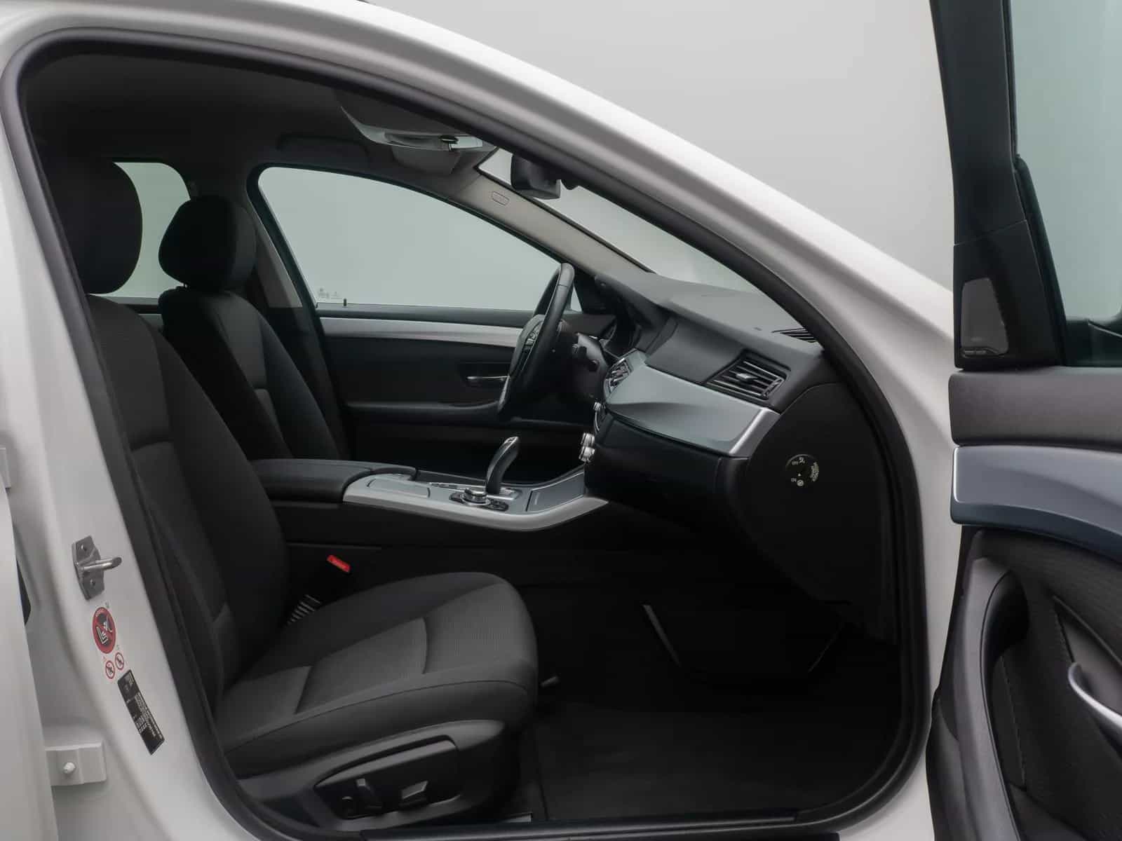 BMW 5 Series 06/2016-photo-24