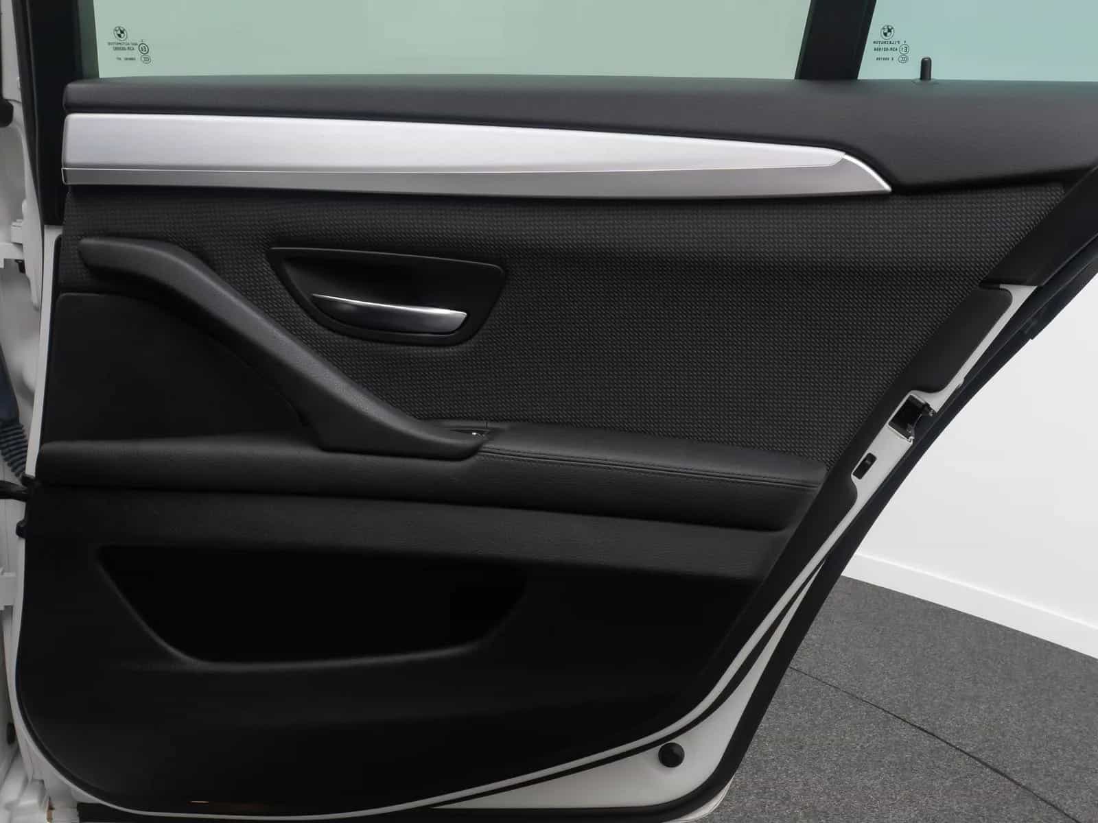BMW 5 Series 06/2016-photo-30