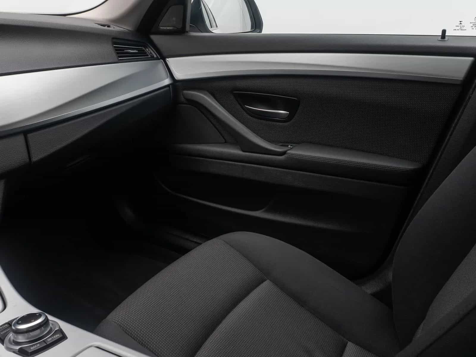 BMW 5 Series 06/2016-photo-31