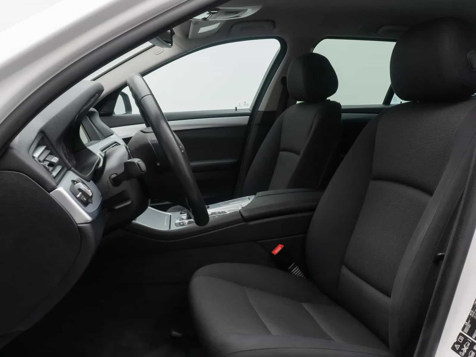 BMW 5 Series 06/2016-photo-33