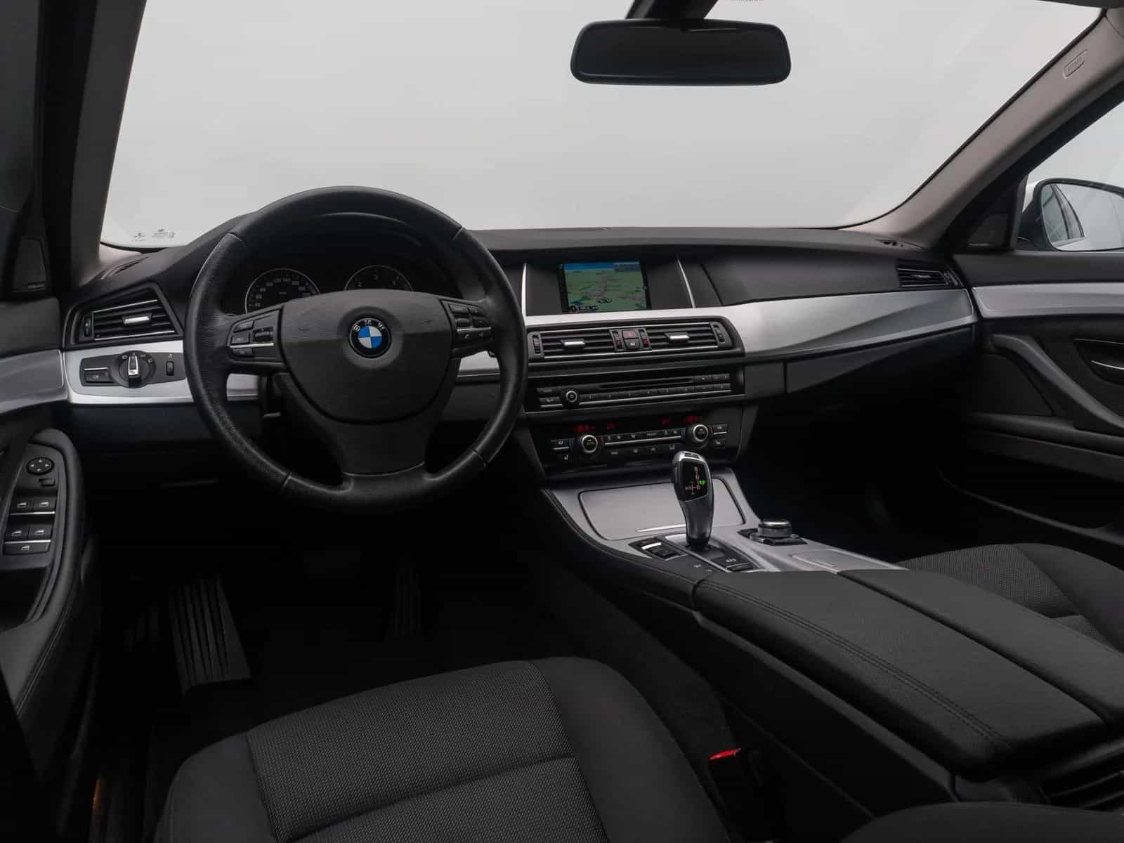 BMW 5 Series 06/2016-photo-36