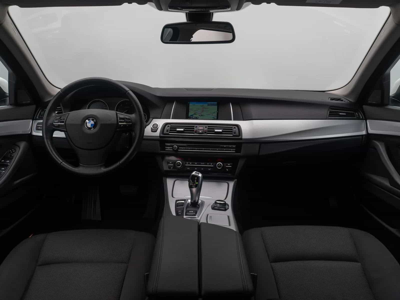 BMW 5 Series 06/2016-photo-37