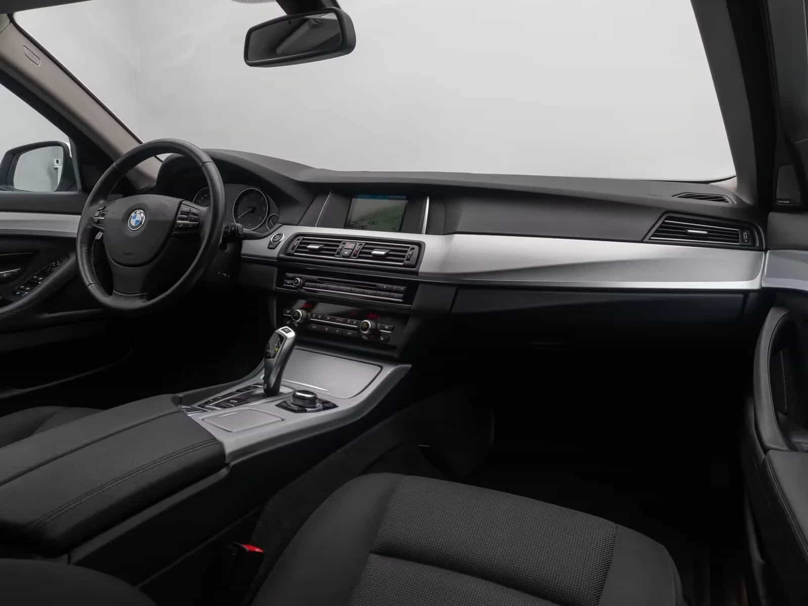 BMW 5 Series 06/2016-photo-38