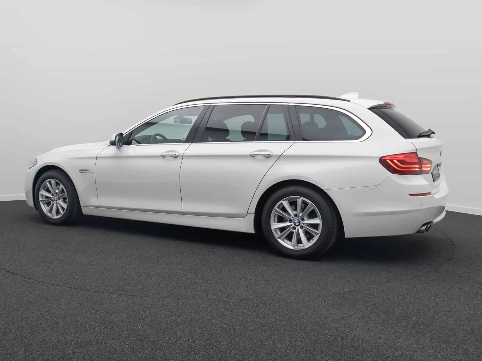 BMW 5 Series 06/2016-photo-9