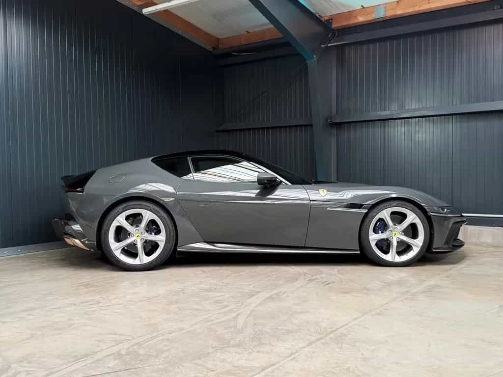 Ferrari 12Cilindri + 1. Hand + 54 km + Carbon Exterieur 04/2026-photo-0