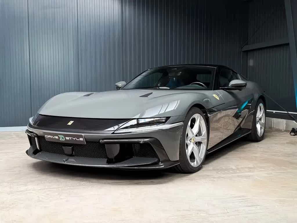 Ferrari 12Cilindri + 1. Hand + 54 km + Carbon Exterieur 04/2026-photo-1
