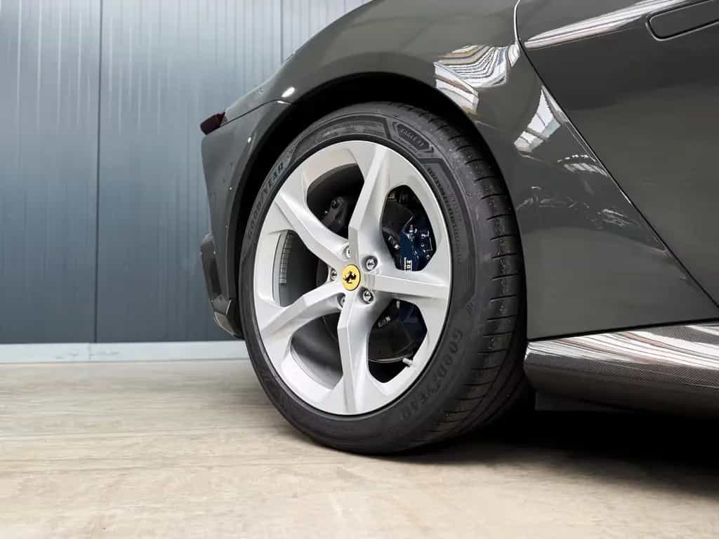 Ferrari 12Cilindri + 1. Hand + 54 km + Carbon Exterieur 04/2026-photo-17