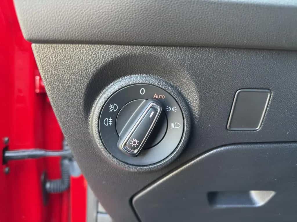 Seat Leon FR-Line Navi Digitales Cockpit LED StandHZG 04/2020-photo-21