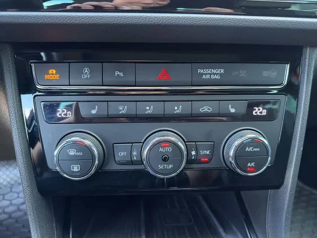 Seat Leon FR-Line Navi Digitales Cockpit LED StandHZG 04/2020-photo-25
