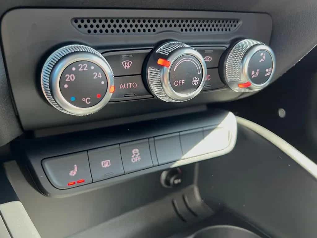 Audi A1 Sportback S-Line/NAVI/SHZ/LED 04/2017-photo-24