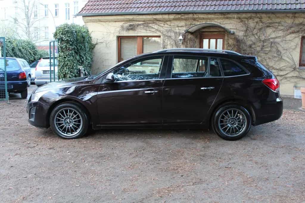 Chevrolet Cruze Station Wagon LTZ*Automatik*TÜV NEU* 04/2013-photo-1