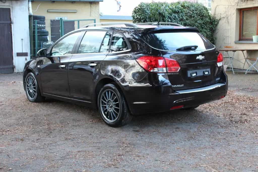 Chevrolet Cruze Station Wagon LTZ*Automatik*TÜV NEU* 04/2013-photo-2